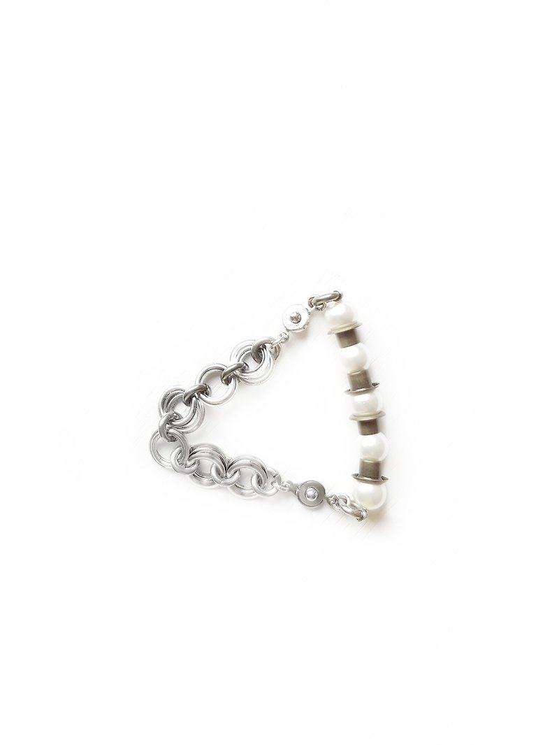 MAISIE Bar Bracelet //PEARL - 手鍊/手環 - 其他材質 銀色