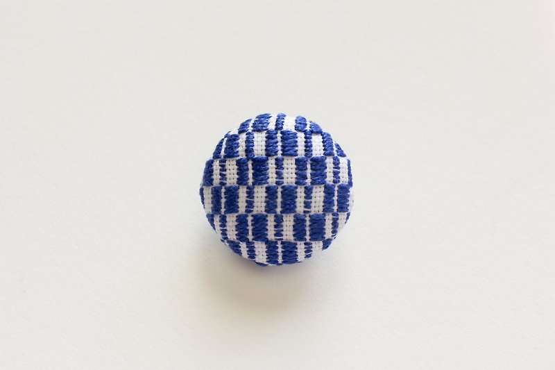Embroidery Brooch Pin Accessories Blue - เข็มกลัด - ผ้าฝ้าย/ผ้าลินิน สีน้ำเงิน