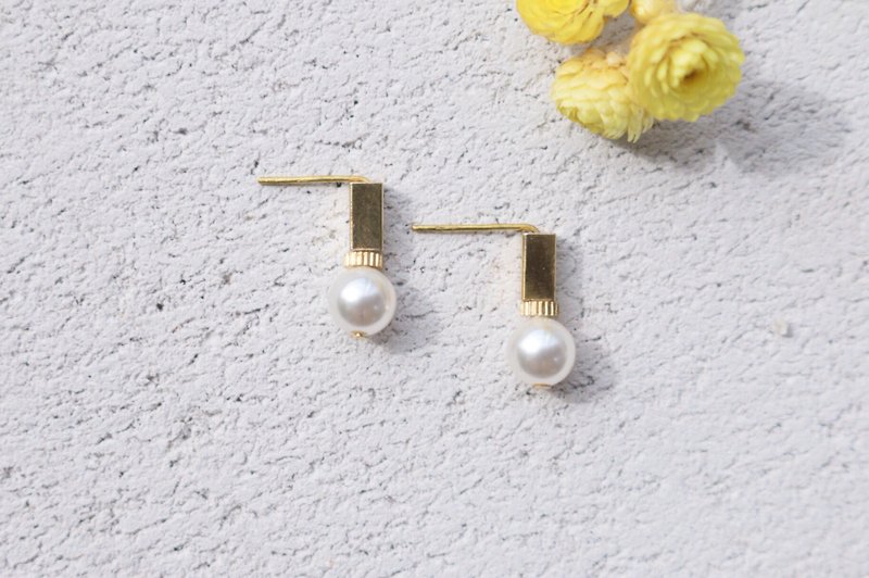 Brass Pearl Earrings 1046 - Decided - ต่างหู - ไข่มุก ขาว