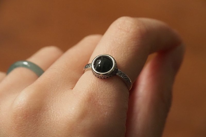 Original design [Emerald cabochon 7.5mm s925 Silver inlaid ring] - แหวนทั่วไป - หยก หลากหลายสี