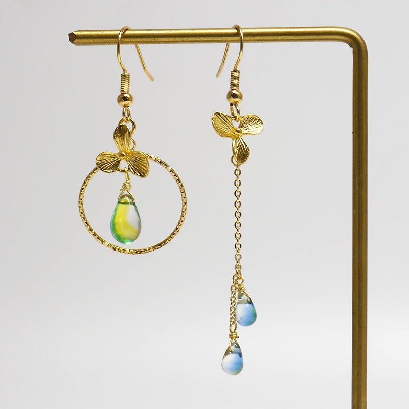 Candy Jewelry Shamrock Asymmetric Golden Glazed Long Earrings - ต่างหู - กระจกลาย สีทอง