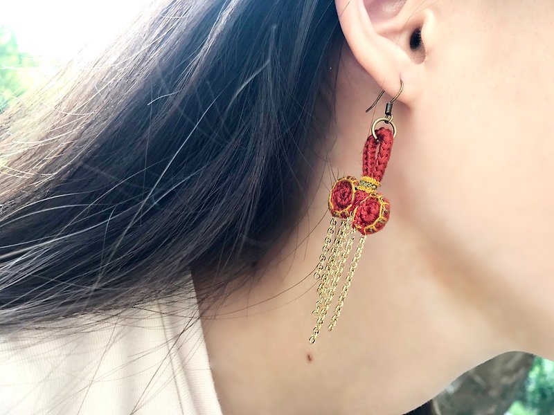 Necklace Series-Earrings/Moiré Plate Buckle - Earrings & Clip-ons - Cotton & Hemp Red