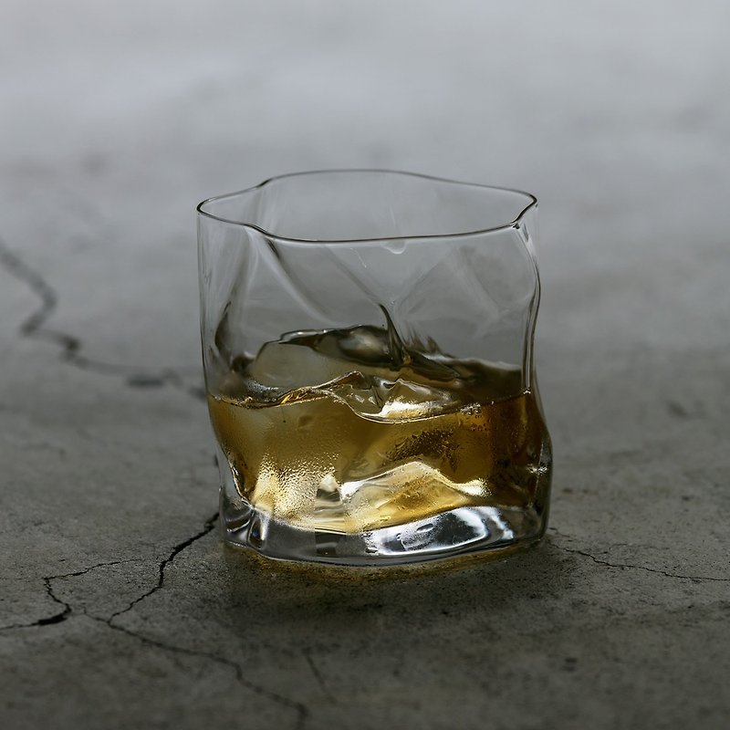 Wrinkled Whiskey Glass 300ml Clear - Teapots & Teacups - Glass Transparent