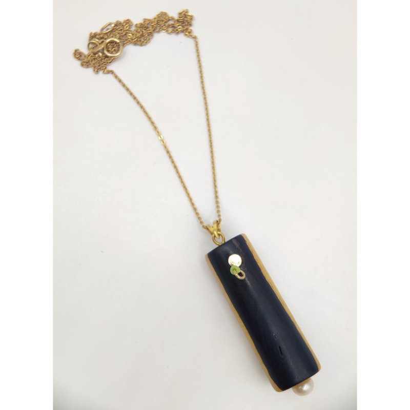 Wooden handmade pendant. with 18k gold with pearl. Necklace.  Ebony - 項鍊 - 木頭 