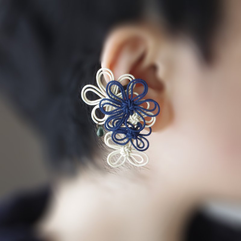 Single ear cuff, bright and shiny - ต่างหู - โลหะ สีน้ำเงิน