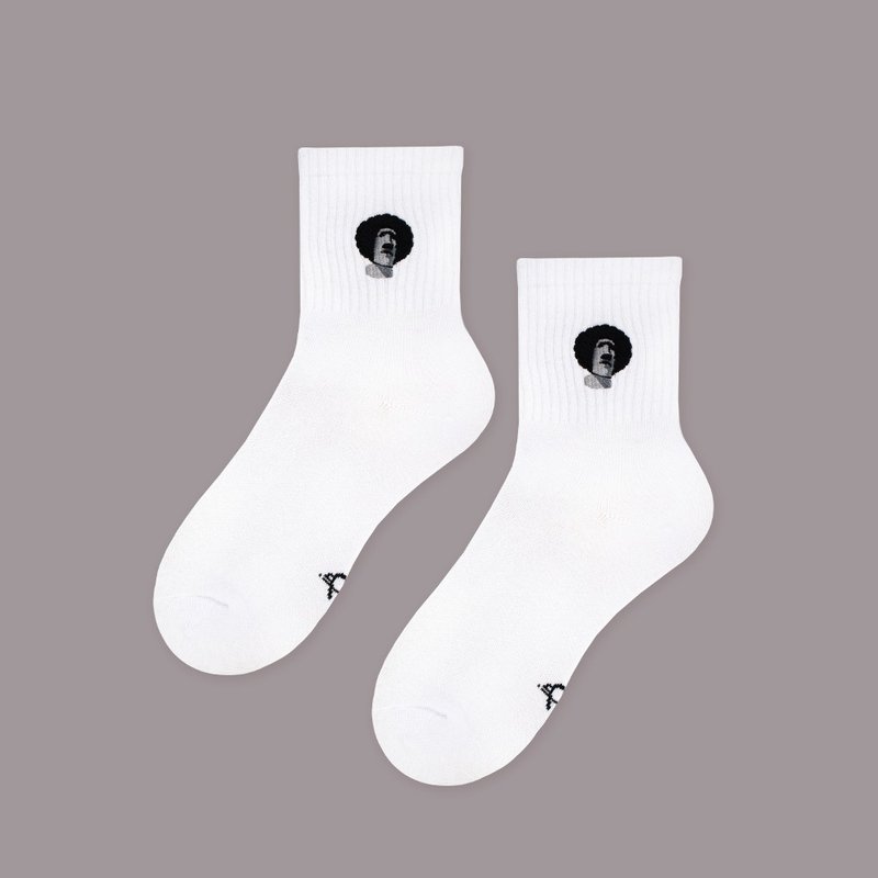 in Pairs | 爆炸頭摩艾石像中筒襪-白 - 襪子 - 棉．麻 白色