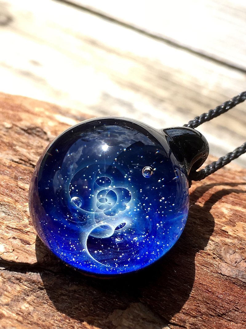 boroccus  Space image  Thermal glass  Pendant. - Necklaces - Glass Blue