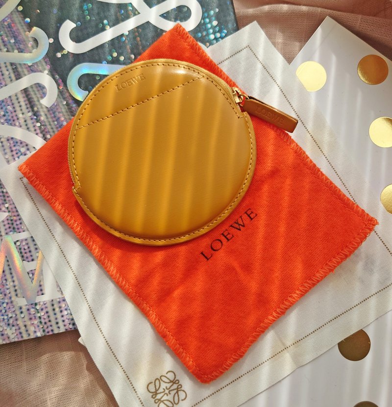 中古孤品 Loewe 圓餅乾小收納包 錢包零錢夾 零錢包散銀包 散紙包 - 錢包/皮夾/長短夾 - 真皮 黃色