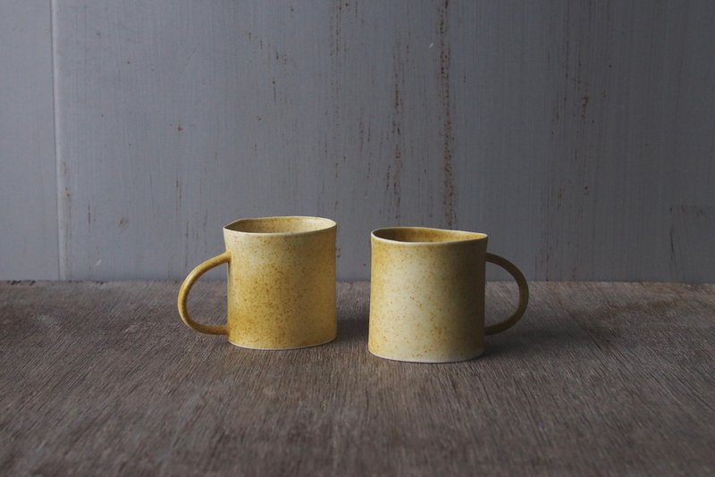 Sunflower yellow ceramic coffee cup 120ml - แก้วมัค/แก้วกาแฟ - ดินเผา สีเหลือง