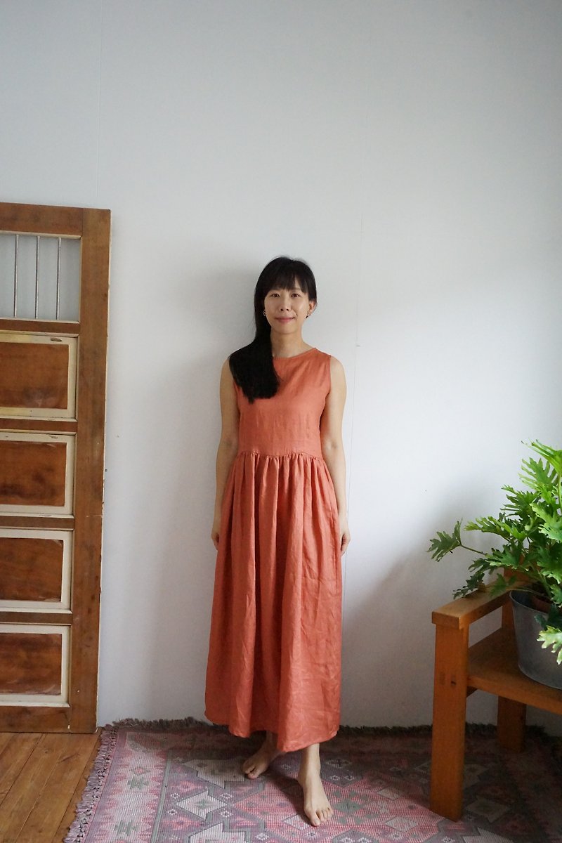 施雜貨 | 夏日亞麻長洋裝 | 打褶修長款 | 粉橘 - 洋裝/連身裙 - 棉．麻 
