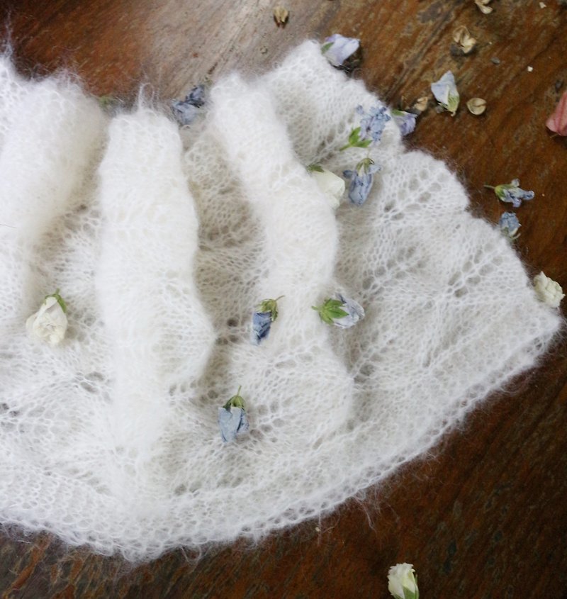 ChiChi Handmade-Dream Lace-Handmade Wool Neck/Bib - ผ้าพันคอถัก - ขนแกะ ขาว