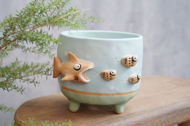Plant pot with a fish,lithops,cactus,ceramics,pottery,handmade - 花瓶/花器 - 陶 藍色