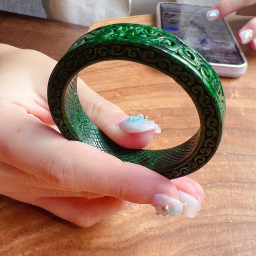 オールドフローラルグリーン翡翠ベビー彫刻バングル | 内径43.7mm
