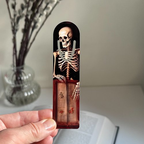 Design Atelier Article Sturdy aluminum bookmark Skeleton, small bookish gift for horror fans