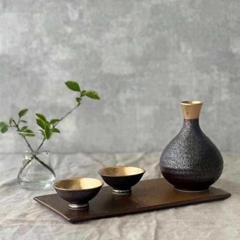 【送禮推薦】結晶金卷 德利清酒器組 (2合) /1壺2杯 - 酒杯/酒器 - 陶 卡其色