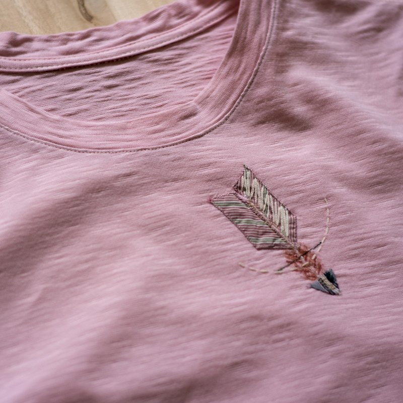 貮們 『茜草植物染弓箭手縫短袖T恤MAN17』尺寸S號 - T 恤 - 棉．麻 粉紅色