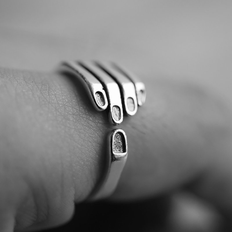 抓住戒指 未時VISHI原創設計純銀開口戒指趣味感手掌男女中性情侶 - 戒指 - 純銀 銀色