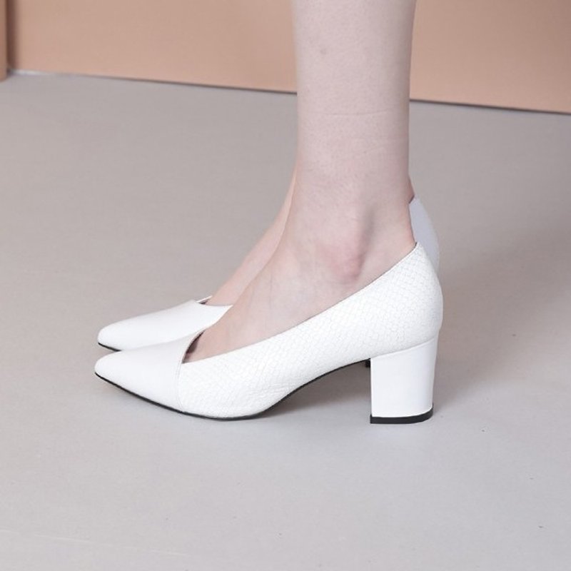 Angled asymmetrical digging pointed high heels white - รองเท้าส้นสูง - หนังแท้ ขาว