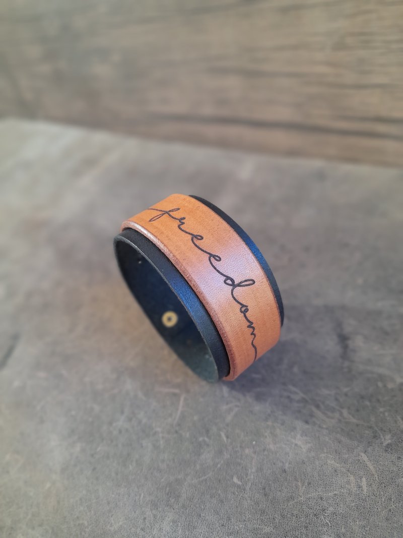 Whispers of Strength Cuff - Handwritten Mantra Leather Bracelet - 手鍊/手環 - 真皮 黑色