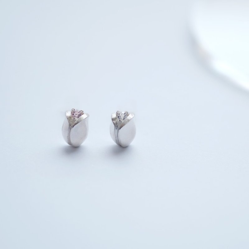 チューリップ ピアス イヤリング シルバー925 - 耳環/耳夾/耳骨夾 - 其他金屬 銀色