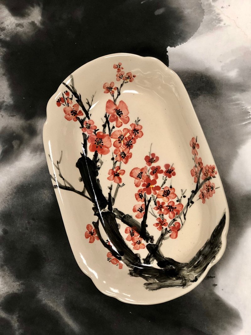 純手工會製盤 花卉系列 梅花 水墨風作品 僅此一件 - 盤子/餐盤/盤架 - 瓷 紅色
