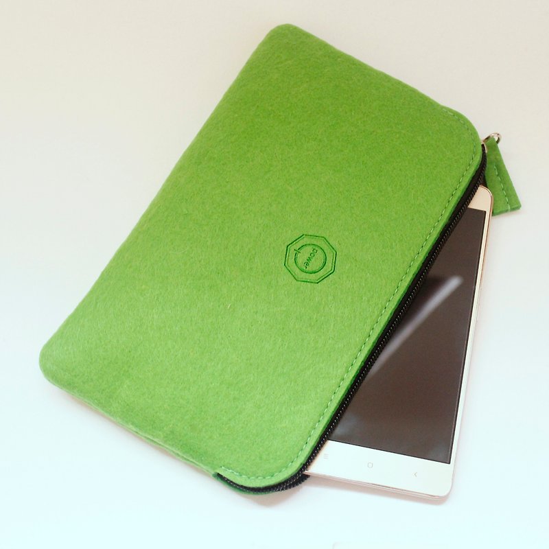Simple and multifunctional wool felt clutch bag, mobile phone storage bag, cosmetic bag, passport bag/leaf green - Clutch Bags - Wool Green