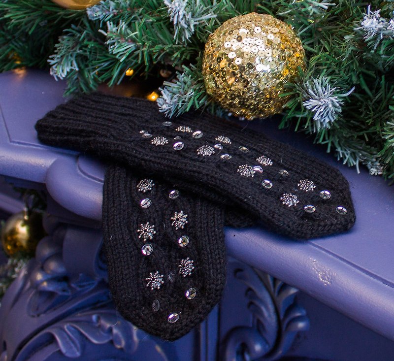 Black mittens adorned with snowflake patterns. Hand knitted. - 手套/手襪 - 羊毛 黑色