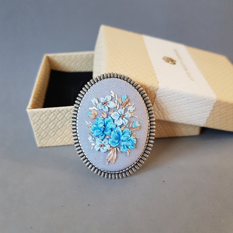 Ribbon embroidered brooch for her, hand embroidery blue jewelry - 胸針 - 絲．絹 藍色