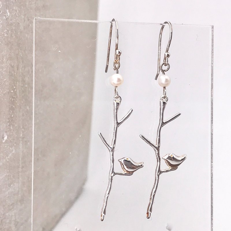 E31013 The Bird in the Tree Silver 925 & Fresh Water Pearl Earrings - Earrings & Clip-ons - Other Metals White