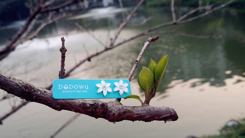 "DODOWU jewelry hand-made light" - a small woman [※ ※ hand-carved romantic lip shell earrings ●] can be changed cramping / 316L steel Allergy - ต่างหู - เครื่องเพชรพลอย ขาว