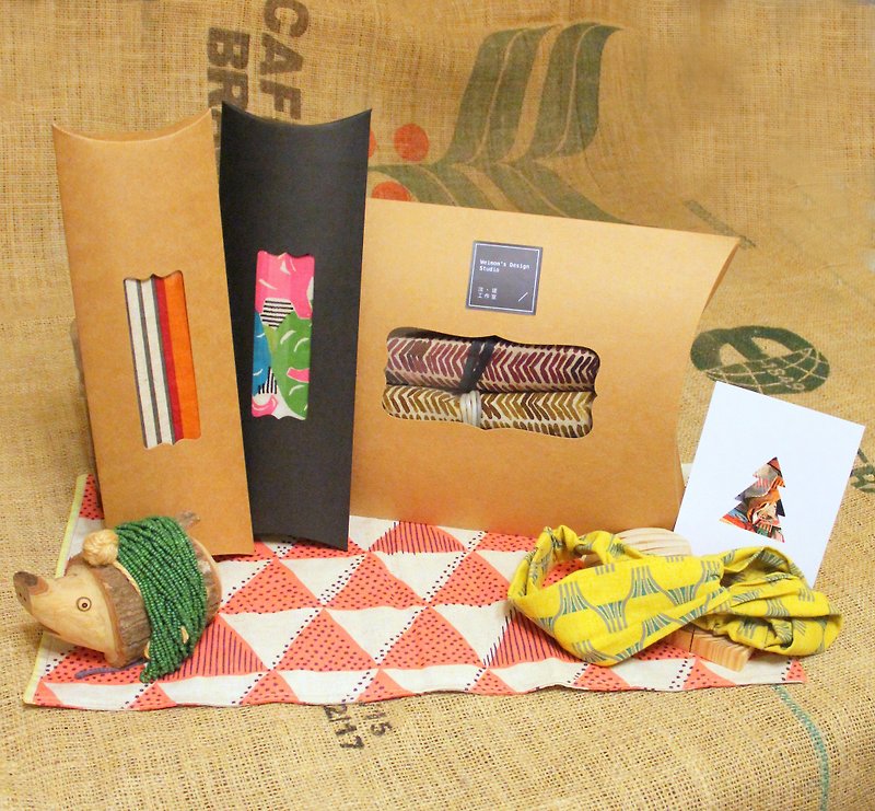 The full four [micro Mans Christmas Gift Packing service - วัสดุห่อของขวัญ - กระดาษ สีทอง