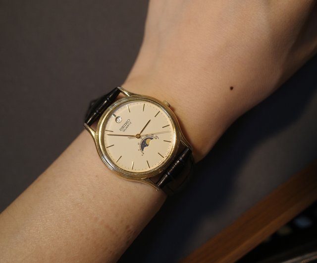 SEIKO クォーツ 腕時計 ムーンフェイズ セイコー クォーツ ムーンフェイズ？ : r/Watches