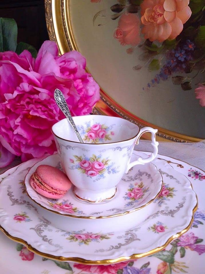 英國骨瓷 Royal Albert 22k 鑲金Tranquility 玫瑰園 咖啡杯兩件~ - 茶具/茶杯 - 瓷 