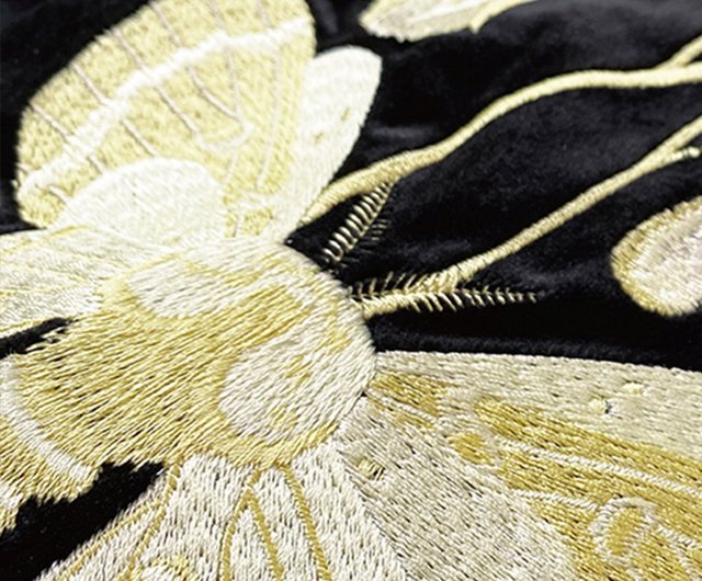 HOTELO 蛾刺繍スタジャン【未開封・タグ、箱付き】 HOTELO 宵闇の蛾刺繍スタジャン リバーシブル - メルカリ