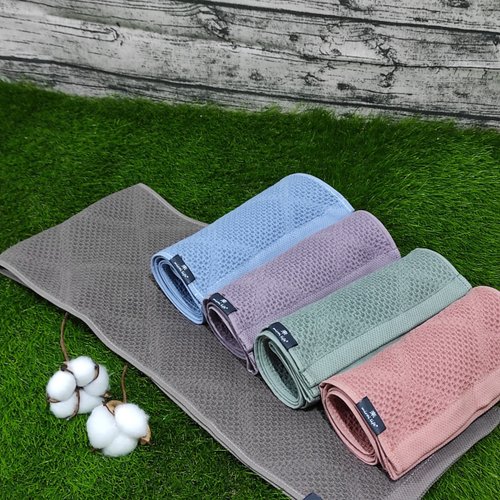 Honeycomb structure blanket (bath towel)/pillow towel (small bath towel) -  made of cotton produced in the United States - Shop mirai-life Towels -  Pinkoi