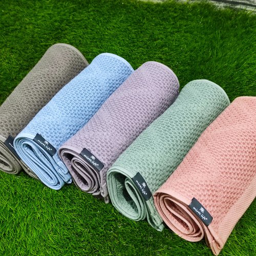 Honeycomb structure blanket (bath towel)/pillow towel (small bath towel) -  made of cotton produced in the United States - Shop mirai-life Towels -  Pinkoi