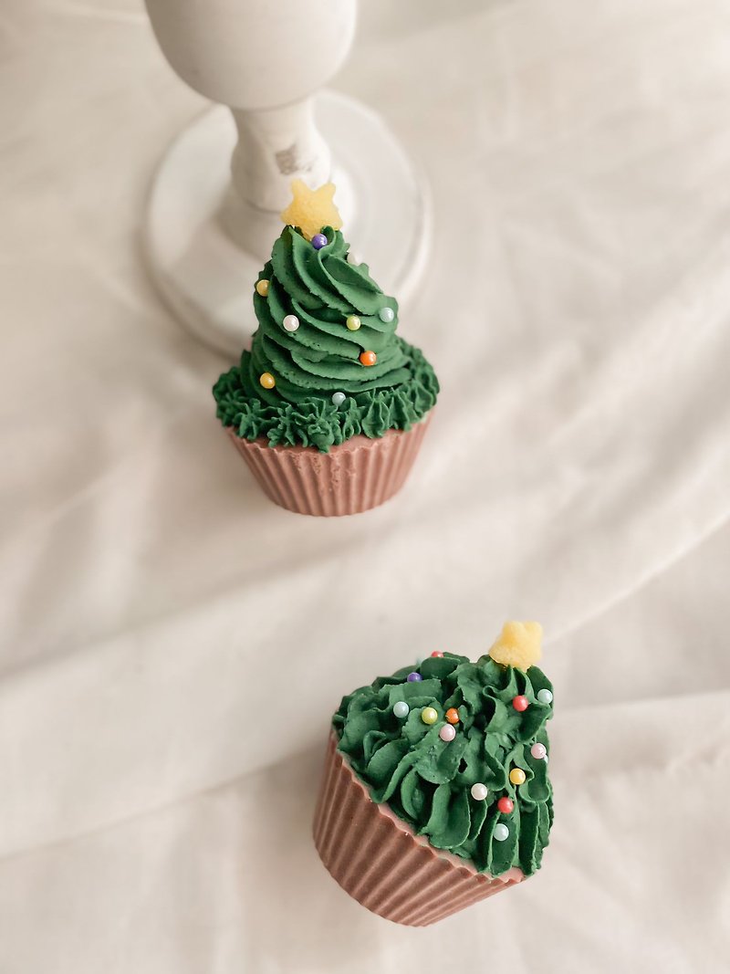Christmas Book Cup Cake Candles - Fragrances - Wax Red