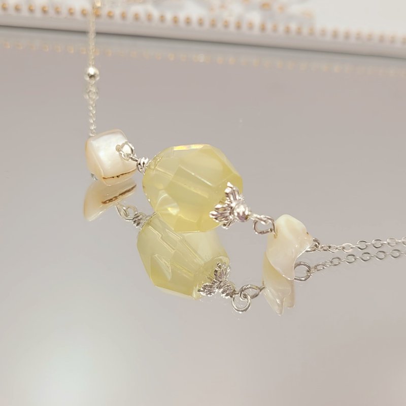 AgIo. Citrine accompanying/pearl accompanying. handmade necklace - สร้อยคอ - คริสตัล สีเหลือง