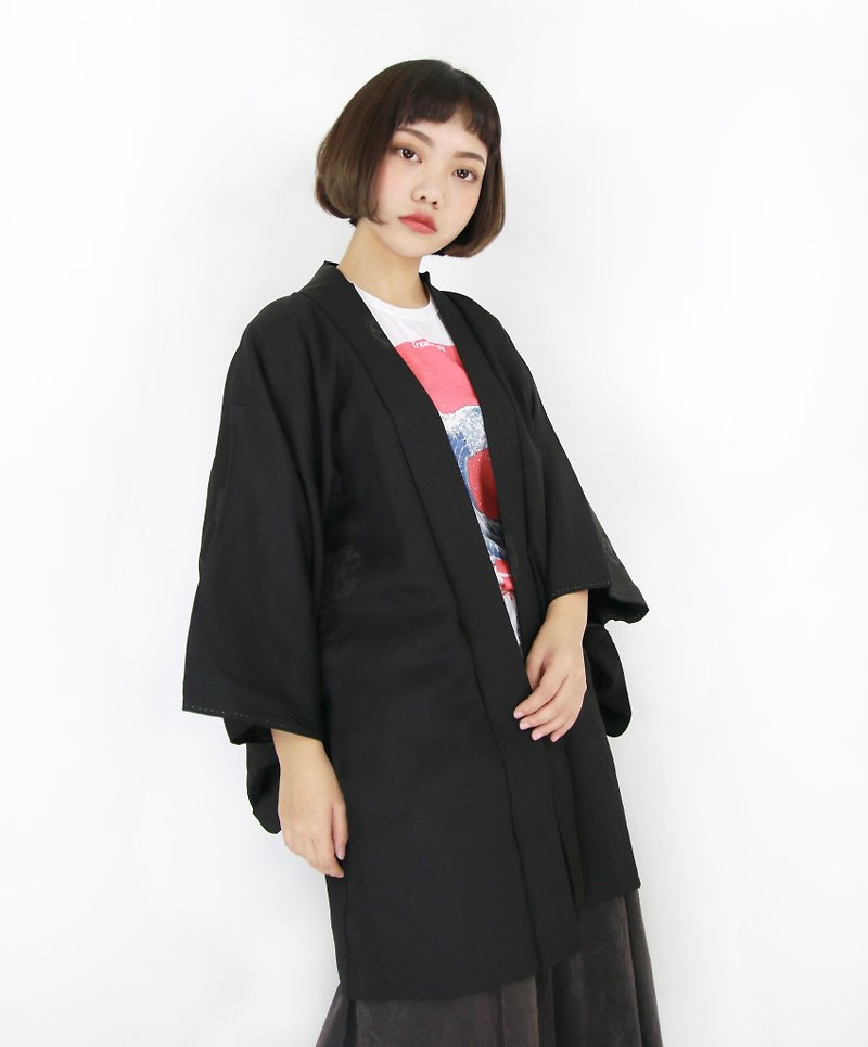 Back to Green :: Japan back and kimono feathers gold line wheel men and women can wear / / vintage kimono (KI-104) - เสื้อแจ็คเก็ต - ผ้าไหม 