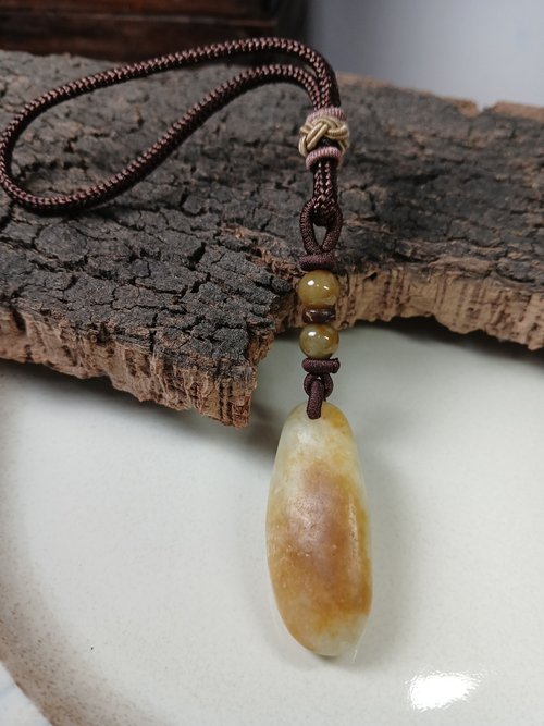 JadeGaze 玉凝飾｜臺灣玉雕工藝品牌🚩新品上架！ 把玩吊飾 蜜糖黃緬甸玉+油青種緬甸玉/霧面中性風/