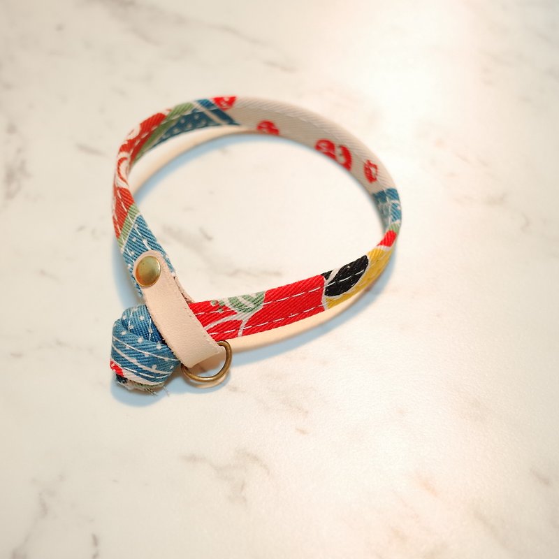 Cat collar, red maple and autumn green, can be worn on both sides, can be purchased with a tag - ปลอกคอ - ผ้าฝ้าย/ผ้าลินิน 