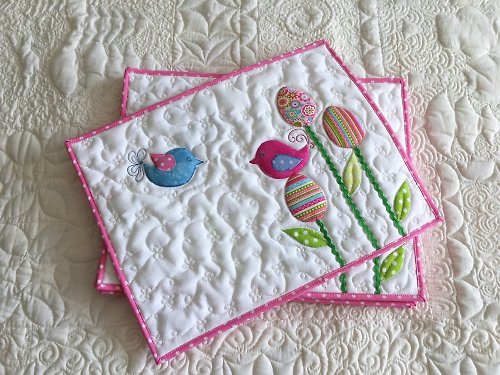 Quilt Fairy Anastazi Easter birds and eggs quilted placemats set, Spring tablecloth, Table toppers