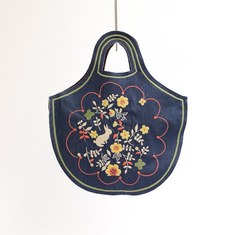Rabbit garden embroidery · Petanko bag - กระเป๋าถือ - ผ้าฝ้าย/ผ้าลินิน สีนำ้ตาล