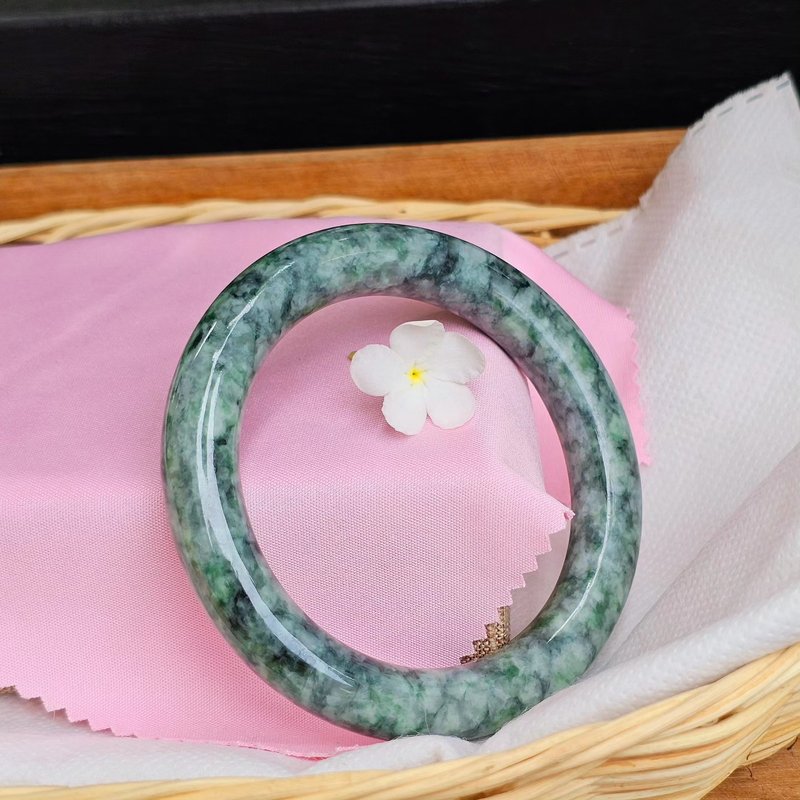 Burmese Jade Bangle Kin Bo Xiang Light Green with Green Tints Natural A 55.6 MM - 手鍊/手環 - 玉石 綠色