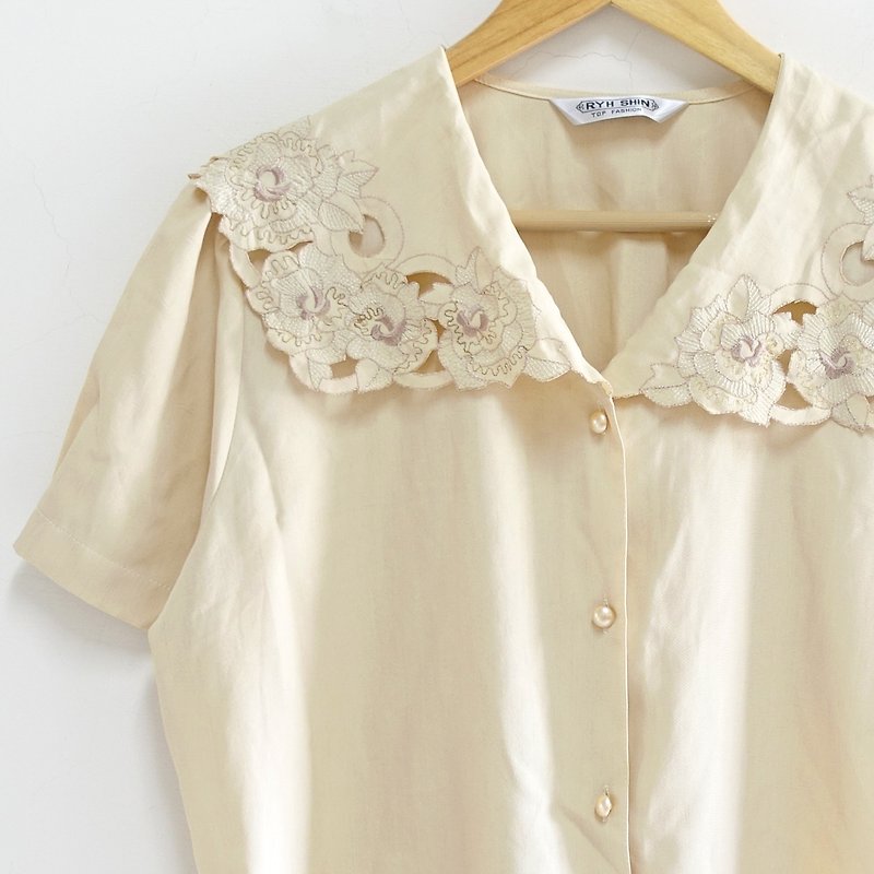 │Slowly│Milk tea.Classical embroidery-old shirt │vintage.Retro.Literature - เสื้อเชิ้ตผู้หญิง - เส้นใยสังเคราะห์ หลากหลายสี
