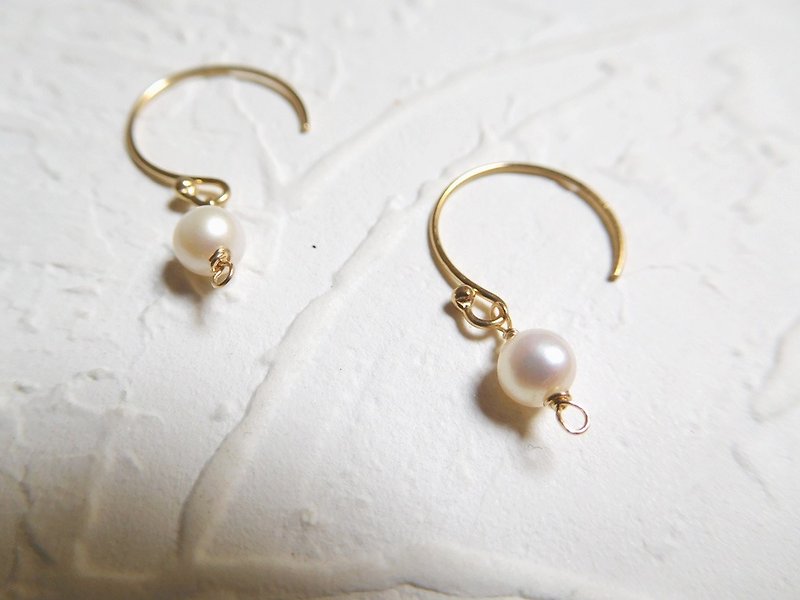 14K gold elegant C-shaped earrings pearl earrings (lost one-sided purchase .. exclusive order) - ต่างหู - วัสดุอื่นๆ สีนำ้ตาล