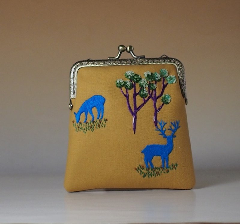Vintage Square Mouth Gold Bag/Coin Purse + Ticket Storage Bag Embroidery*Forest and Deer* - กระเป๋าใส่เหรียญ - ผ้าฝ้าย/ผ้าลินิน 