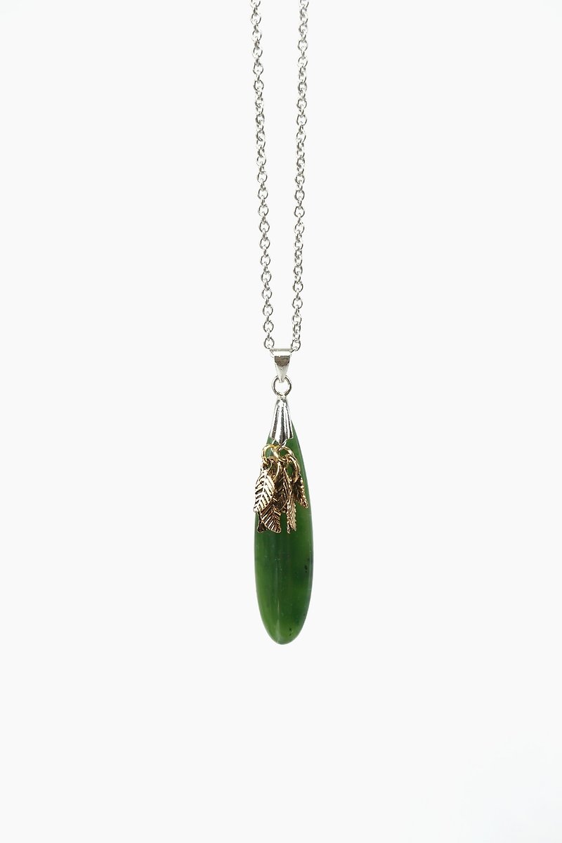 Green Nephrite Jade Pendant Necklace, Nature Inspired Jewelry - สร้อยคอ - เครื่องเพชรพลอย สีเขียว