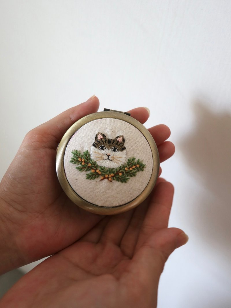 手刺繡迷你雙面隨身鏡 - 眼鏡/鏡框 - 其他金屬 