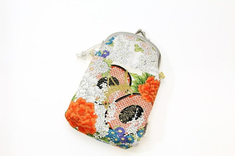 菊と花尽くし　ふんわりきものガマグチ - 化妝袋/收納袋 - 絲．絹 多色
